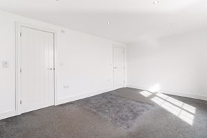 Principal bedroom- click for photo gallery